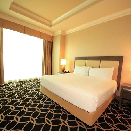 Hollywood Casino St. Louis Hotel Maryland Heights Room photo